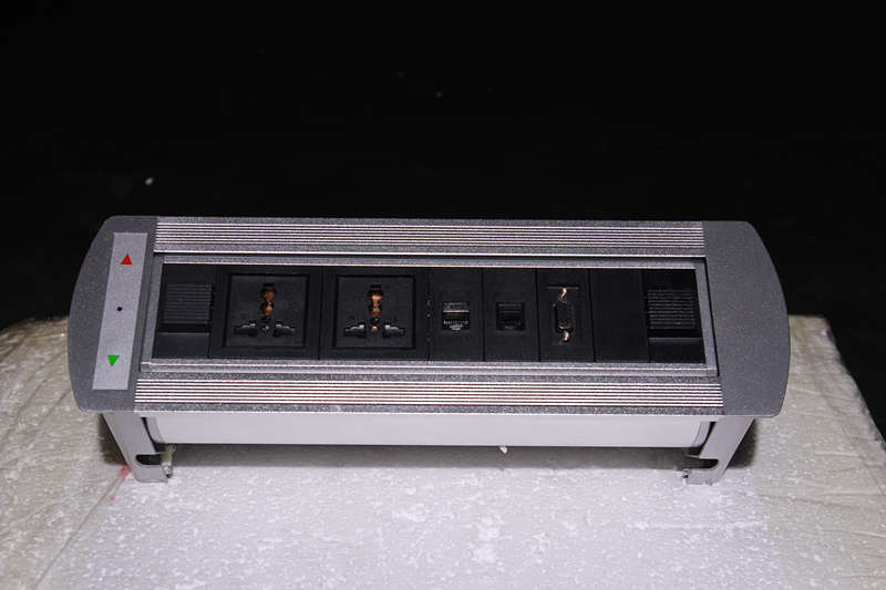 <b>实用多媒体桌面插座推荐</b>