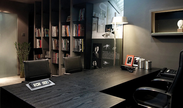 <b>桌面插座与传统插座的对比</b>