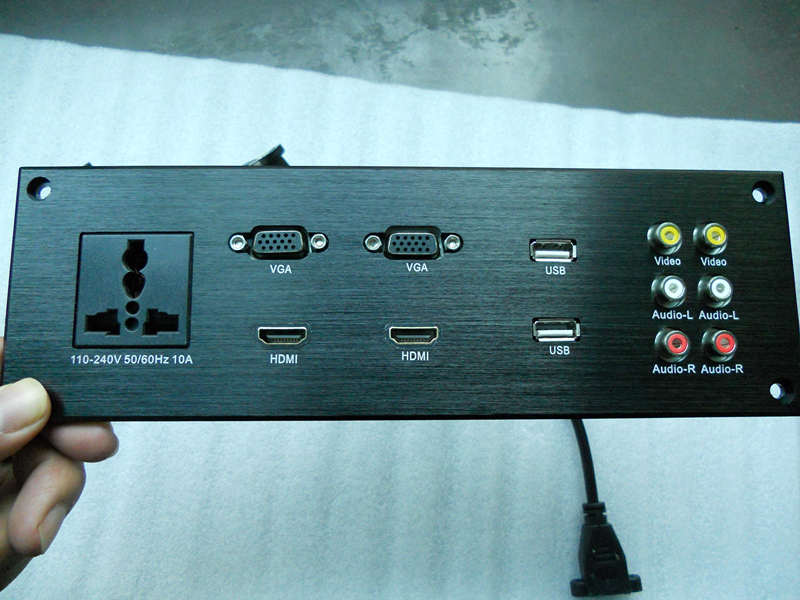 桌面插座为爱家做好用电防护