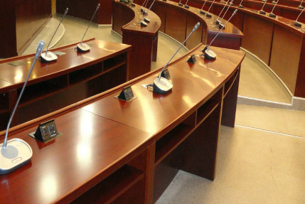 <b>准备好高效办公用的桌面插座</b>