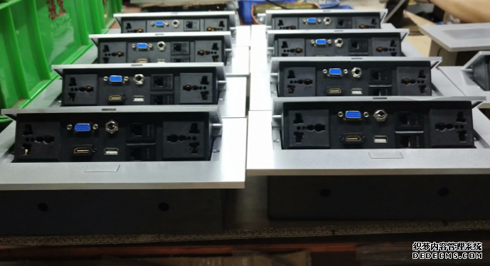 消除凌乱烦恼 办公桌面插座让工作拥有无限可能