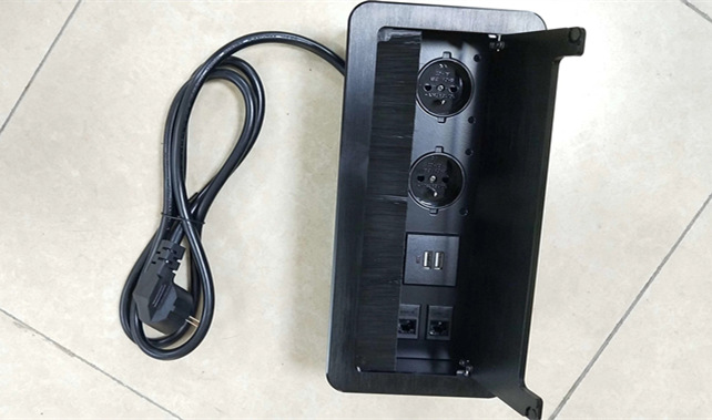 职场精英办公必备助手——多功能桌面插座