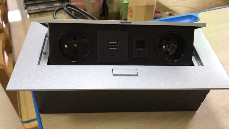 办公室线材整理专家——多功能桌面插座