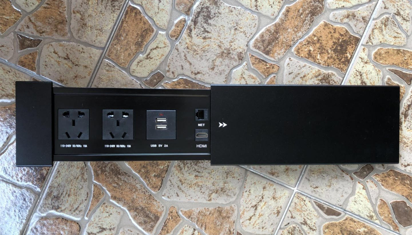 桌面插座的铝合金拉丝工艺