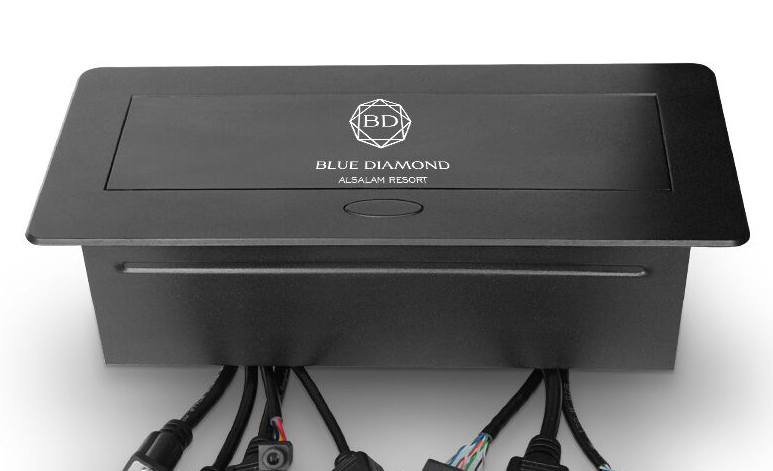 <b>不用再钻到桌子底下找插座，一款多功能桌面插</b>