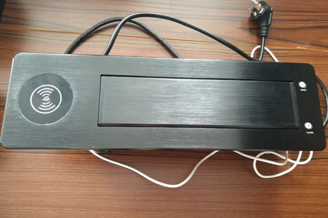 桌面插座还办公族一个健康舒适的空间