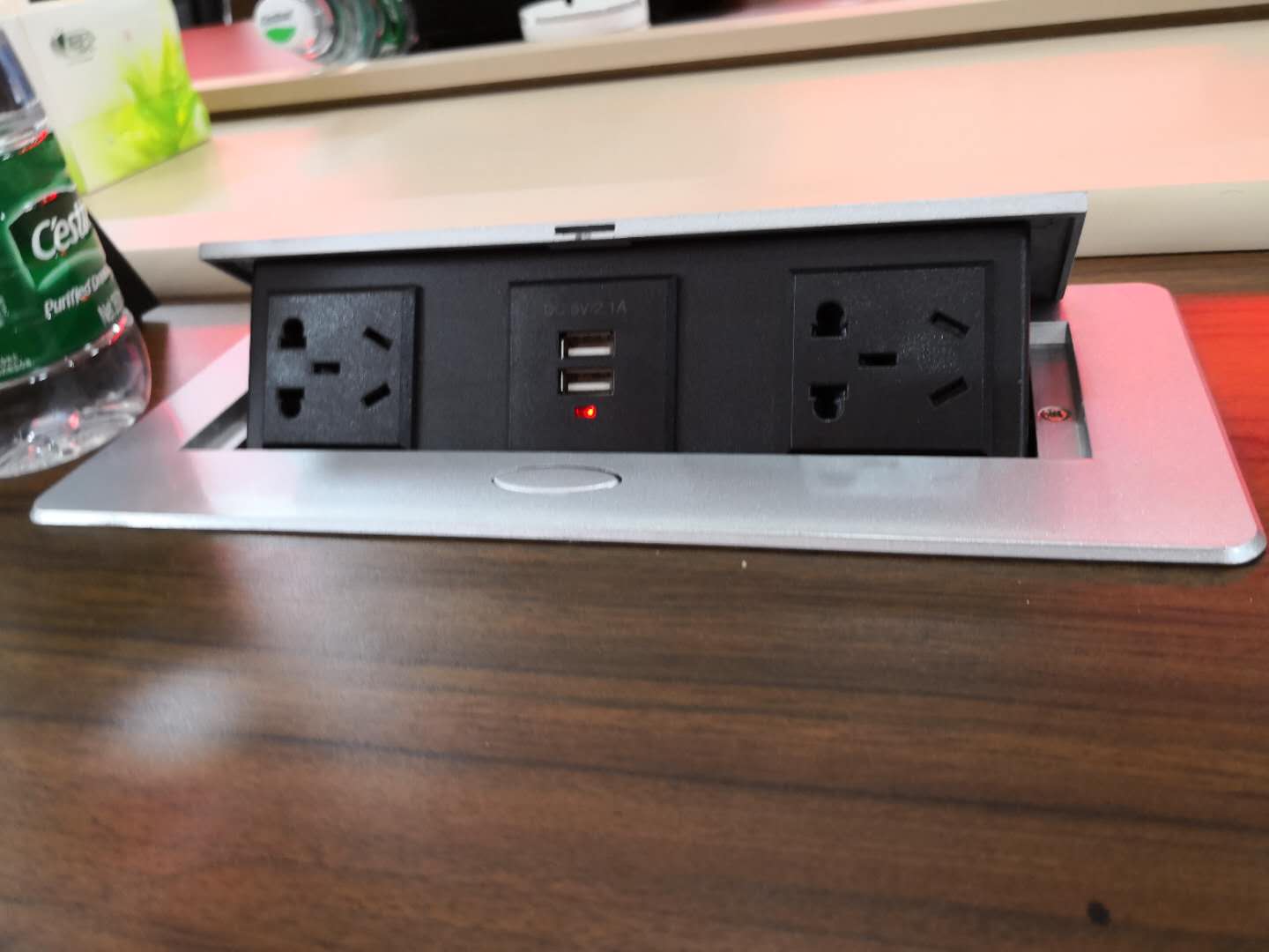 办公室人员经常吐槽插座不给力，到底它是为什