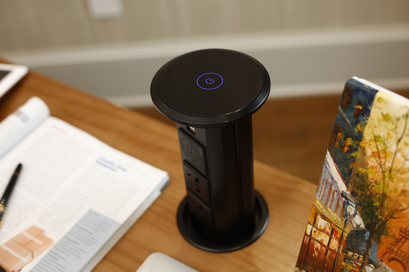 <b>办公桌插座让你远离脏、乱、差</b>