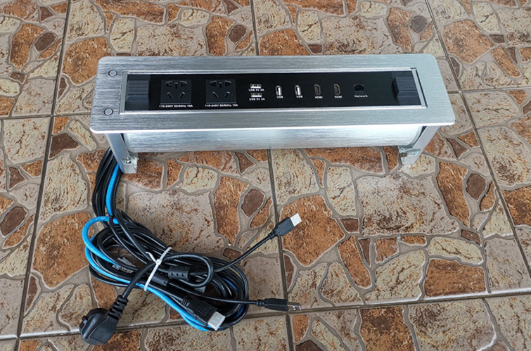 <b>颠覆传统取用电形式 多媒体插座让你的生活更娱</b>