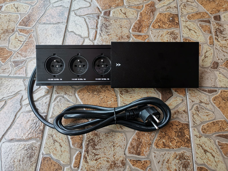 办公族都在用的多功能桌面插座魅力是什么