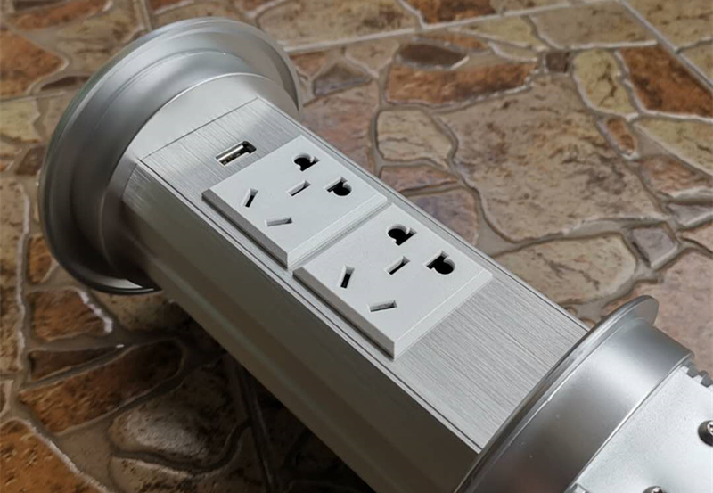 同事们都推荐多功能桌面插座，真的那么好吗？