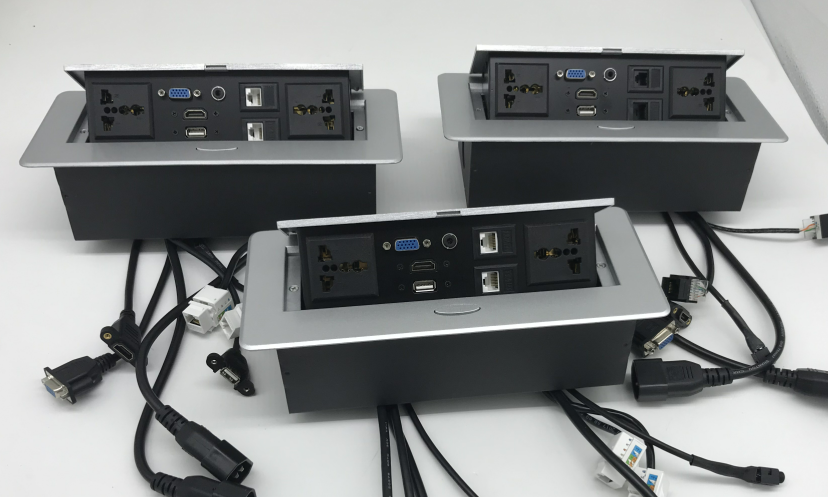 担心插座的插孔不够用？为何不买个多功能桌面