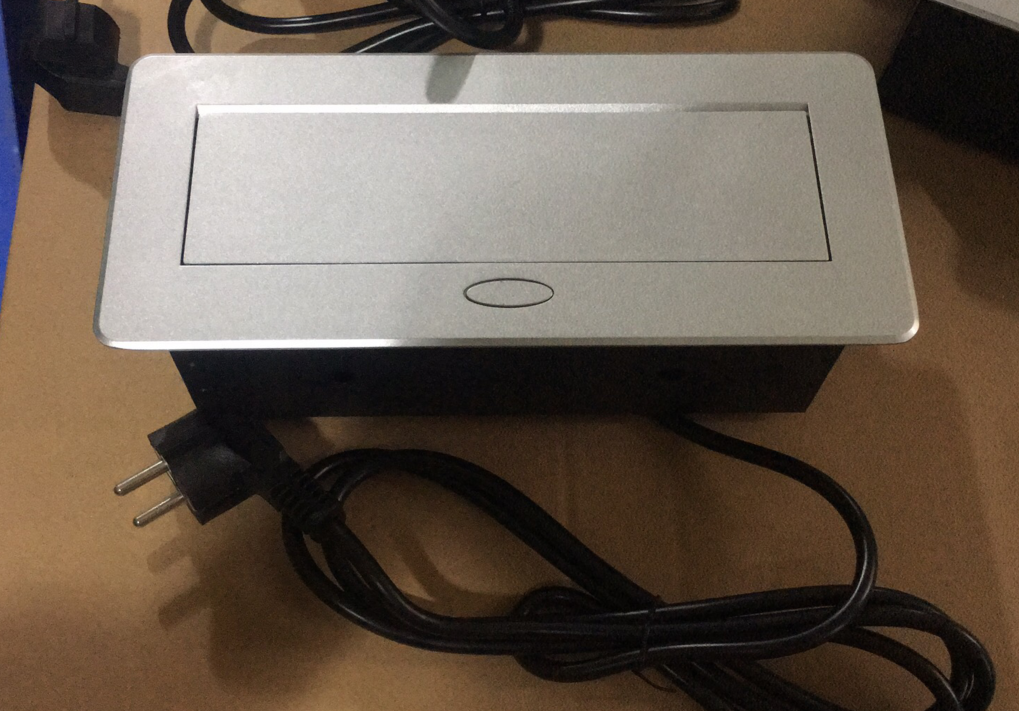 啥是多功能桌面插座？它跟普通插座有何区别？